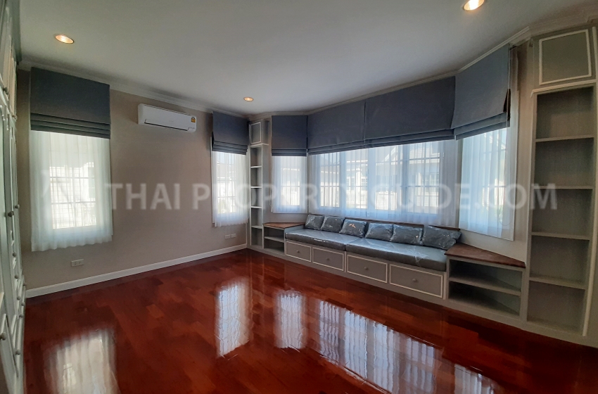 House with Shared Pool in Bangnatrad 
